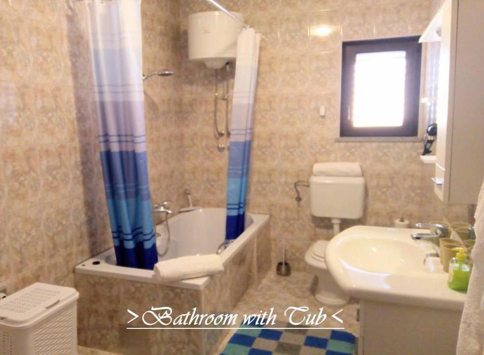 House White Stone Split Apartment Podstrana Bagian luar foto