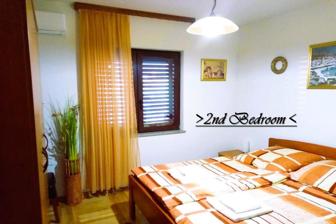 House White Stone Split Apartment Podstrana Ruang foto