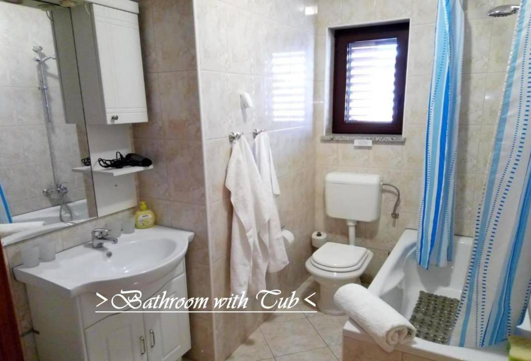 House White Stone Split Apartment Podstrana Ruang foto