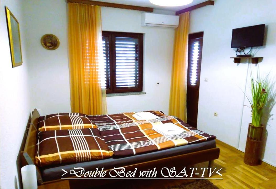 House White Stone Split Apartment Podstrana Bagian luar foto