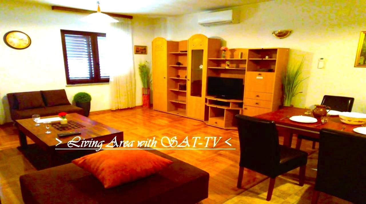 House White Stone Split Apartment Podstrana Ruang foto